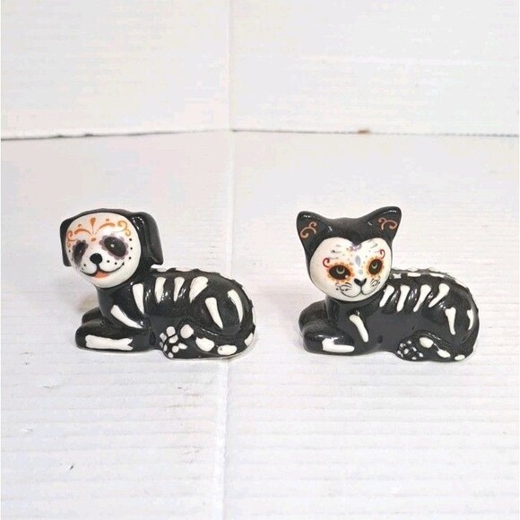 Cracker Barrel Sugar Skull Salt & Pepper Shakers Cat & Dog 2" Halloween Day Dead - Picture 1 of 5